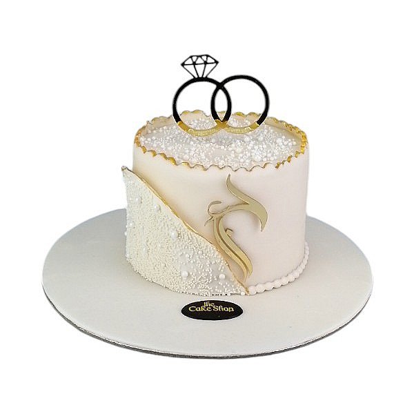 An engagement rings-themed cake.